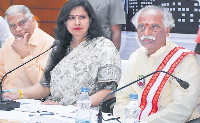 Dattatreya Speaks Over Dengue Cases In Hyderabad - Sakshi