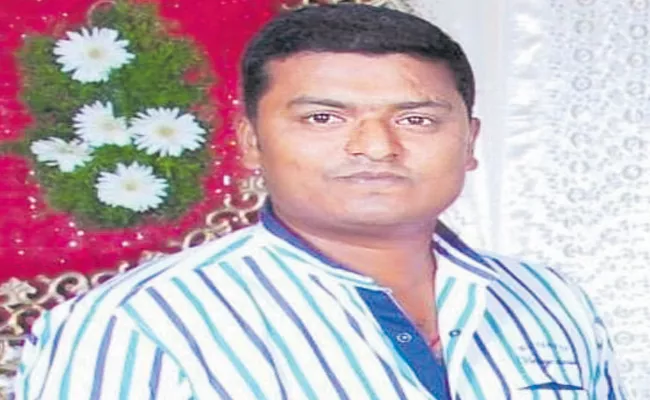 Korutla MLA PA Washed Away In SRSP Canal - Sakshi