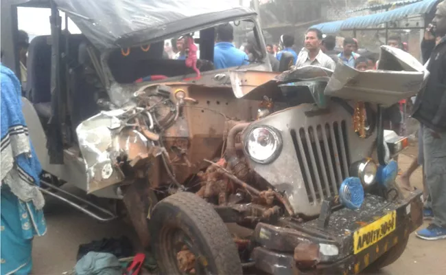 Ten Injured in RTC Bus Accident Visakhapatnam - Sakshi