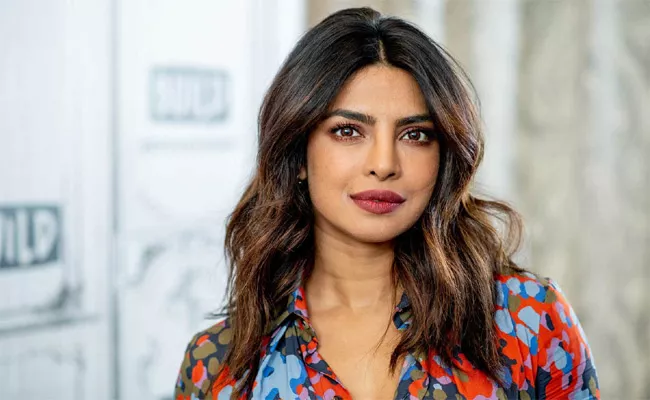 Bollywood Actor Priyanka Chopra Trobled Due To Pollution In Shoot - Sakshi