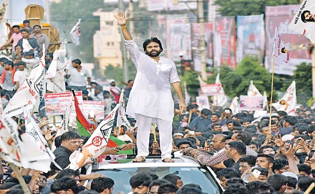 Pawan Kalyan  comments on government about sand issue - Sakshi