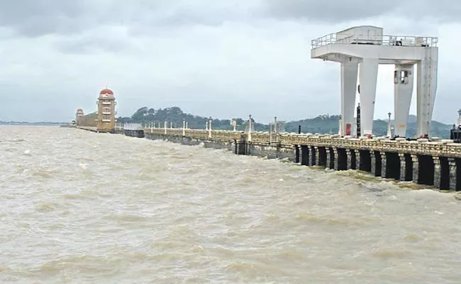 Tungabhadra reservoir filled to capacity - Sakshi