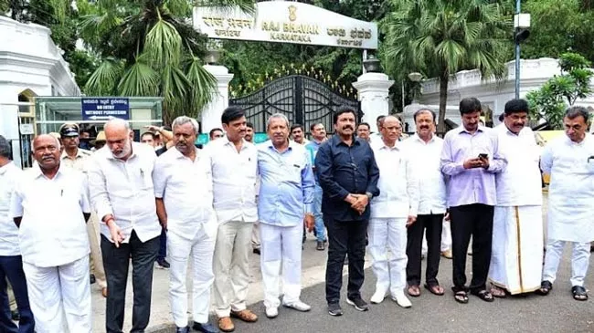 Karnataka Congress urges SC to take on record audio clip Yediyurappa - Sakshi