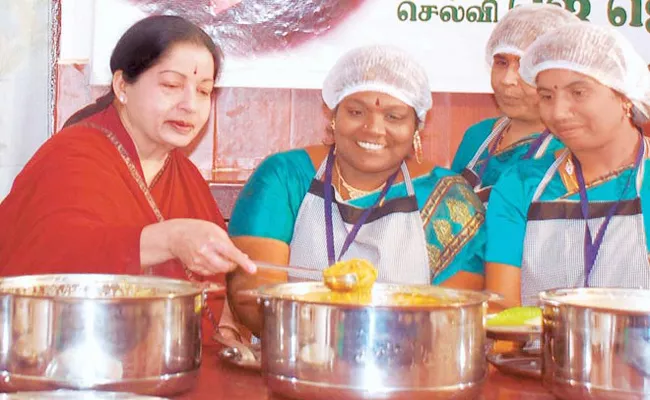 People Avoid Amma Canteen Food For Bad Quality in Tamil nadu - Sakshi