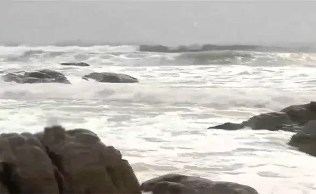 Cyclone Bulbul In Bay Of Bengal Likely Change As Severe Storm - Sakshi