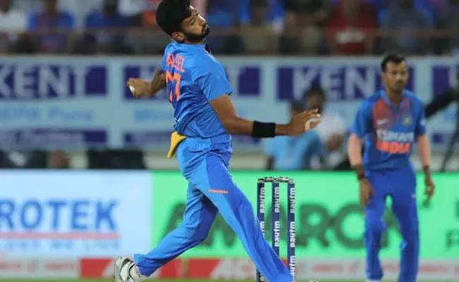 Khaleel Ahmed Concedes 7 Consecutive Fours In T20I - Sakshi