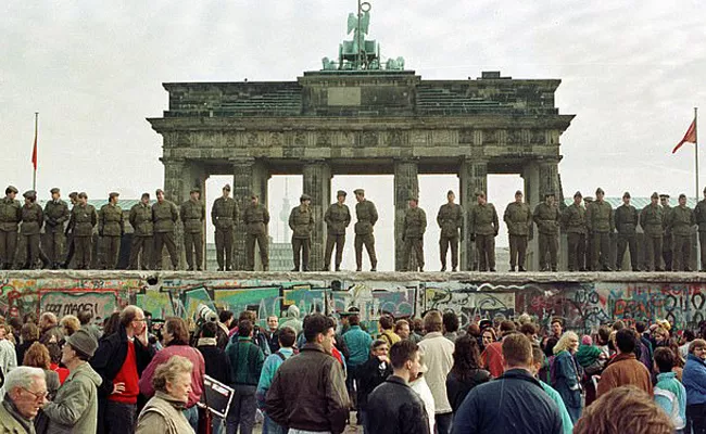 The Fall of the Berlin Wall 9 November 1989 - Sakshi