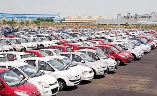 India largest carmaker cuts production for 8th straight month  - Sakshi