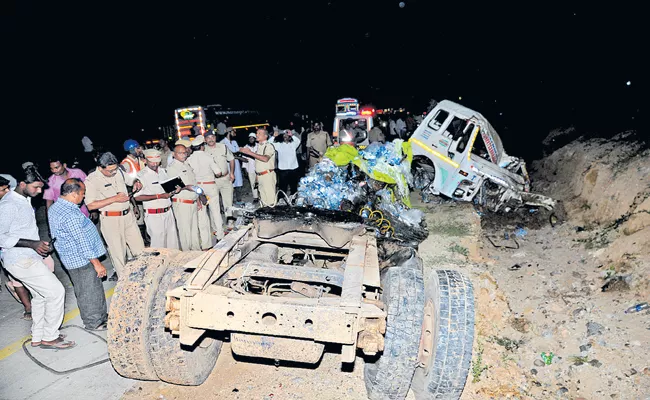 Huge Road Accident In Chittoor District Mogili Ghat - Sakshi