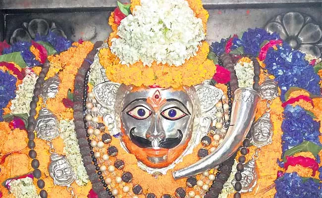 In Kashi Kalabhairava Worshiped Vishwanath With Reverence - Sakshi