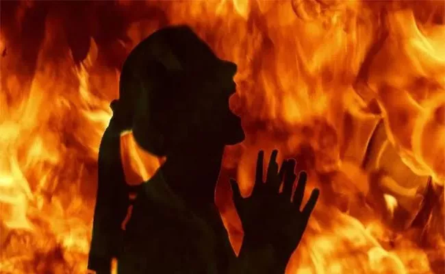 Pregnant Minor Girl Burned by Lover in Bihar - Sakshi