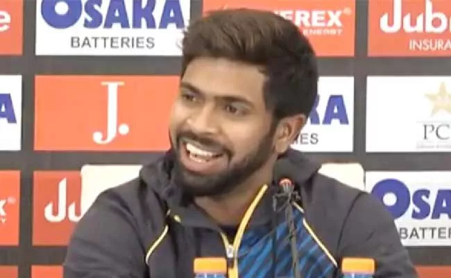 Sri Lanka Cricketer Dickwella Answer Over Pakistani Journalist Double Blunder - Sakshi