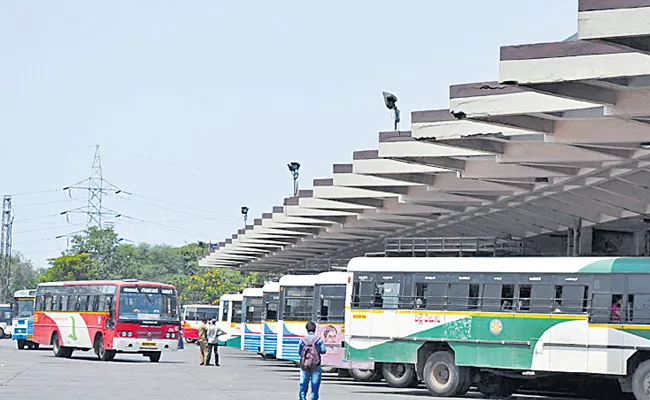 Government Buses Count Came Down In TSRTC - Sakshi