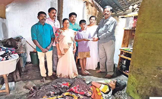 Andhra Pradesh Govt Helped to Palamaner Boy and His Mother - Sakshi