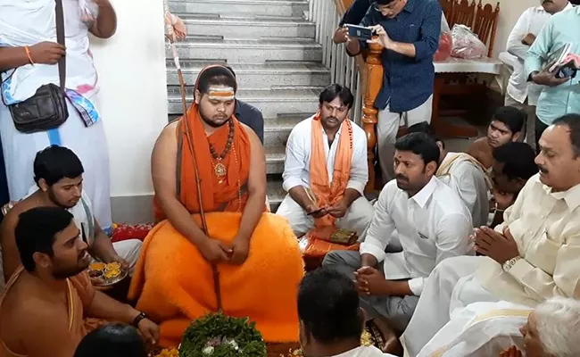 Sarada Peetham Uttaradhikari Swatmanandendra Saraswati Reached Kadapa - Sakshi