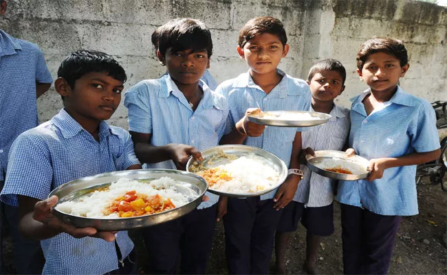 Low Quality In Mid day Meal Scheme In Nalgonda - Sakshi