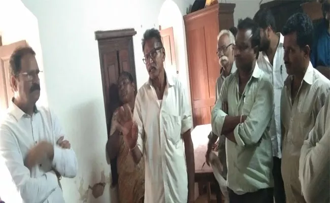 Man Escape With One Crore Rupees In Dharmapuri - Sakshi