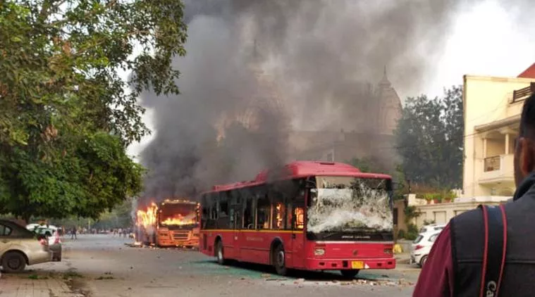 Two Buses Set On Fire By Protesters In South Delhi   - Sakshi