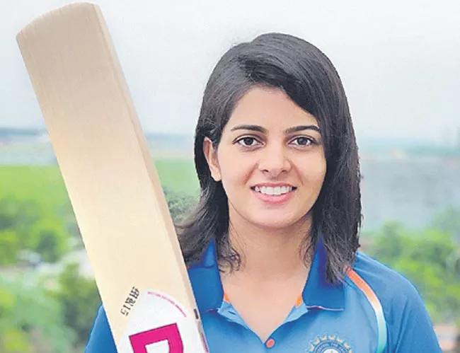 Priya Punia scores century but Australia win Second ODI - Sakshi