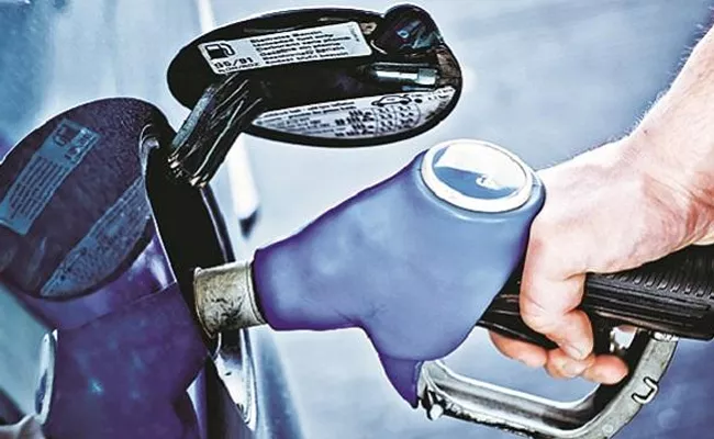 Reliance, BP to own 5500 petrol pumps under brand name Jio-BP - Sakshi