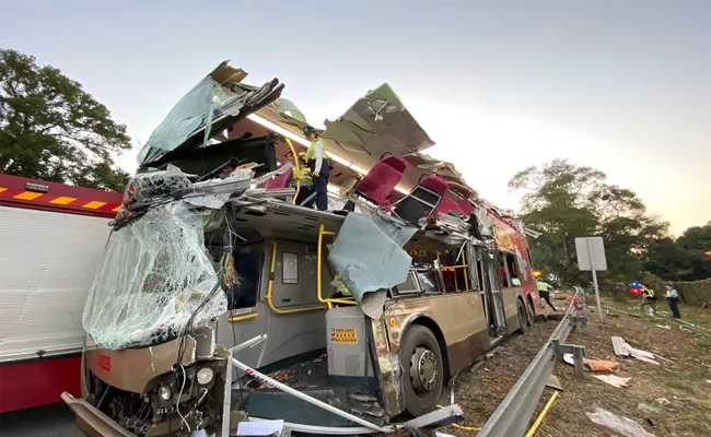 Five dead And 12 Injured In Hong Kong Bus Crash - Sakshi