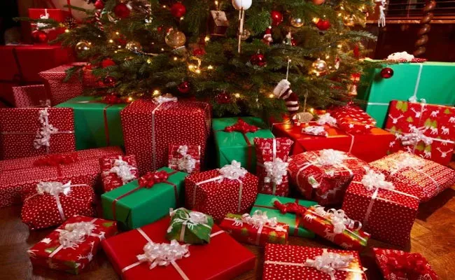 Government Gives Christmas Gifts For Every Constituency Family In Karimnagar - Sakshi