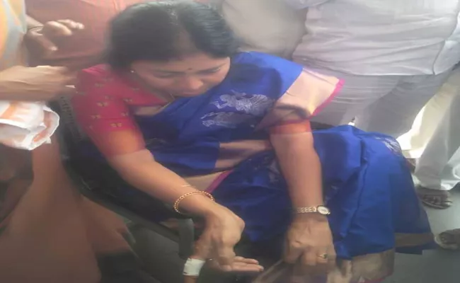 MLA Gongidi Sunitha Narrowly Escaped From Major Accident At Aleru - Sakshi