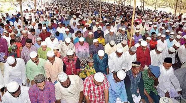 Congregational prayers held at Jammu kashmirs Jamia Masjid - Sakshi