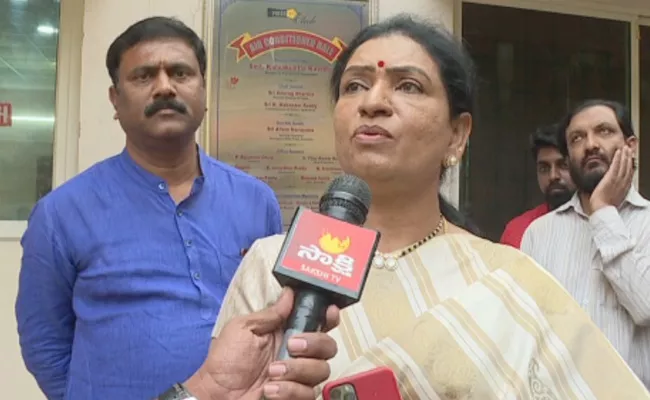 DK Aruna Press Meet In Somajiguda Over Disha Case  - Sakshi