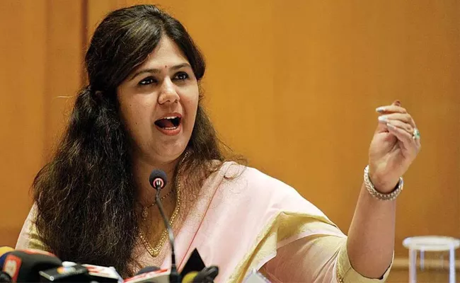 BJP Leader Pankaja Munde Facebook Post Raises Eyebrows - Sakshi