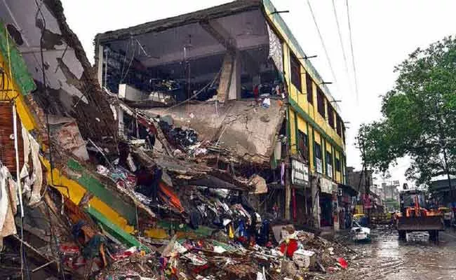 Tamil Nadu rains: Four houses collapse in Coimbatore, many feared  - Sakshi