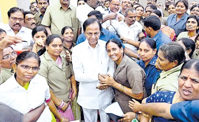 KCR Announce Huge Sops For TSRTC Employees - Sakshi