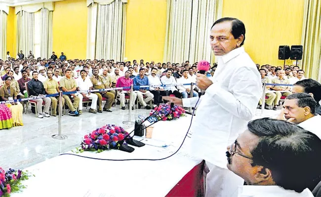 CM KCR Comments On TSRTC Employees PRC - Sakshi