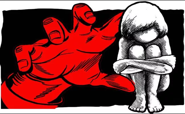 Man Paraded Naked After Trying To Rape A 4 Year Girl In Maharashtra - Sakshi