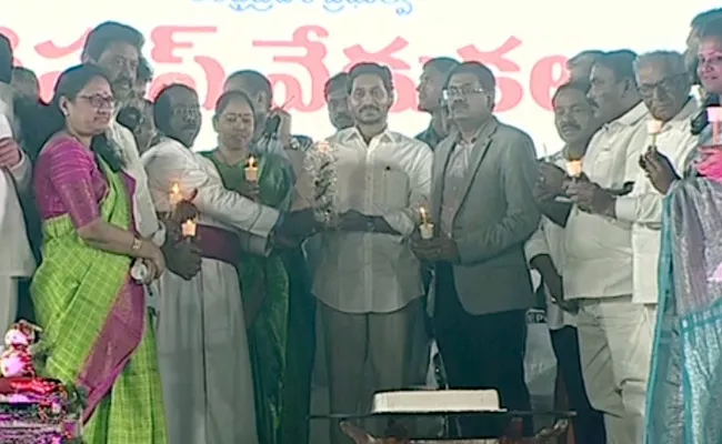 CM YS Jagan Participates In Christmas Celebrations At vijayawada - Sakshi