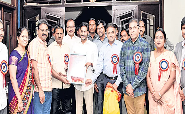 YS Jagan Mohan Reddy Invited Naata Members For Telugu Association Celebrations - Sakshi