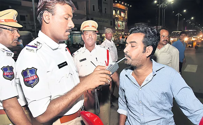 Police Taking Strict Action On Drunk And Drive Cases - Sakshi