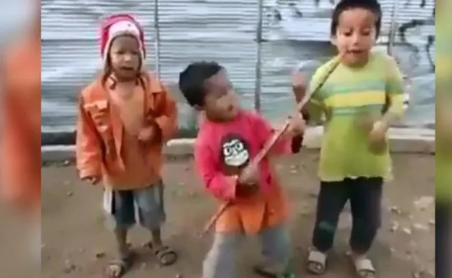 Three Little Boys Give A Great Performance with their Made UP Guitars - Sakshi