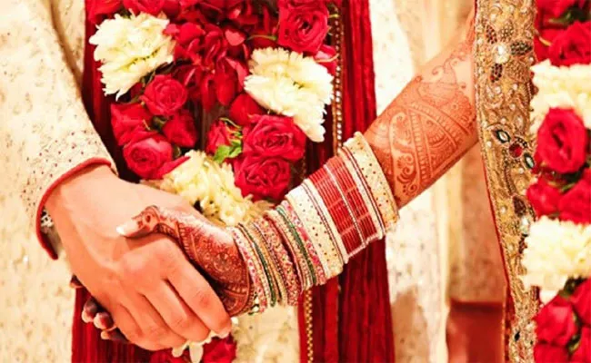 Telangana Govt Gives 2.50 Lakh As Incentive For Inter Caste Marriages - Sakshi