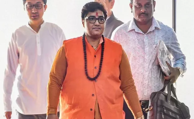 Pragya Thakur Gave Complaint Because Refused To Give Seat In Spice Jet - Sakshi