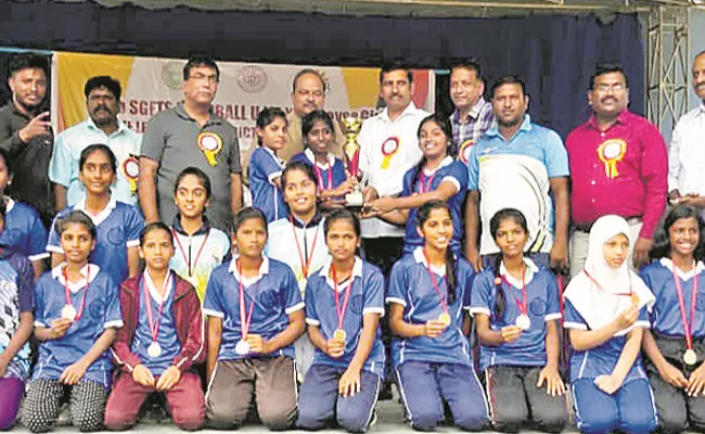 Girls Team Of Hyderabad Wins Handball Title - Sakshi