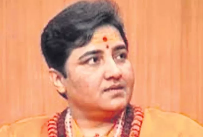 Pragya Singh Thakur complains against SpiceJet over seat allotment - Sakshi