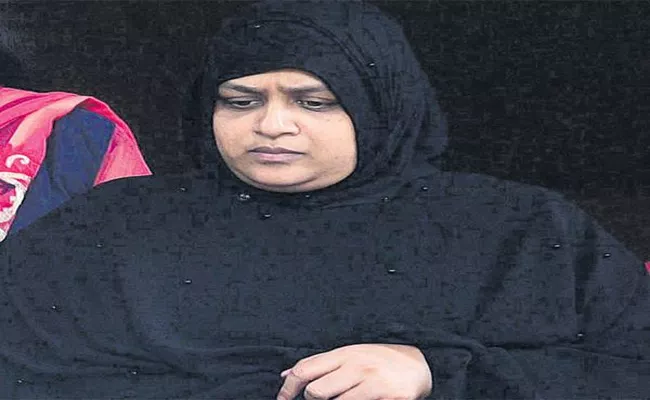 Telangana High Court Transfer Nowhera Shaikh Case To Serious Fraud Investigation - Sakshi