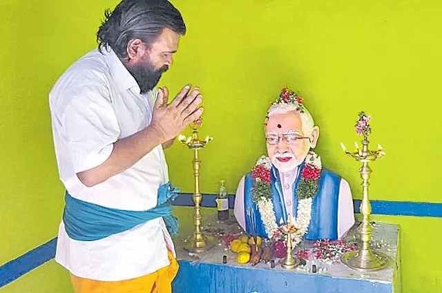 Tamilnadu farmer builds temple for PM Narendra Modi - Sakshi