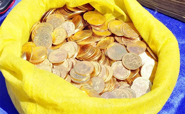 Fake Gold Coins Gang Arrest in Chittoor - Sakshi