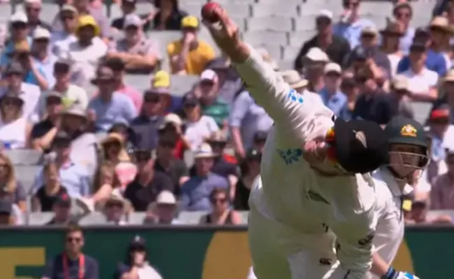 Nicholls Takes One Handed Screamer To Get Rid Of Steve Smith - Sakshi