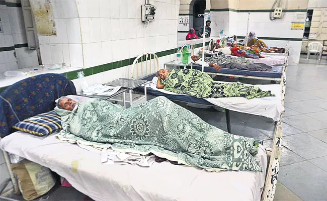 Patients Suffering in Government Hospitals Bedsheets Shortage - Sakshi