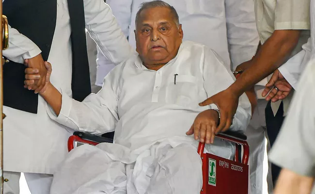 Mulayam Singh Hospitalised In Mumbai For Abdominal Issue - Sakshi