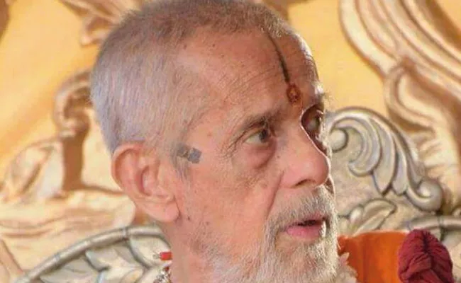 Pejawara Mutt seer Vishvesha Theertha Swami passes away - Sakshi