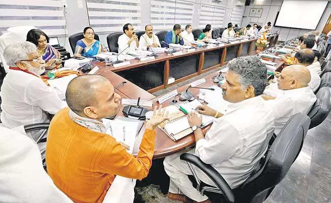 TTD Board Approves 2019-20 Financial Year Budget 3243 Crore - Sakshi